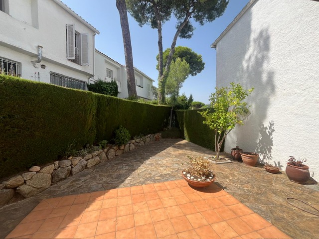 d8a715ac-1330-4af2-bdbc-0a1e1d3a4d0c