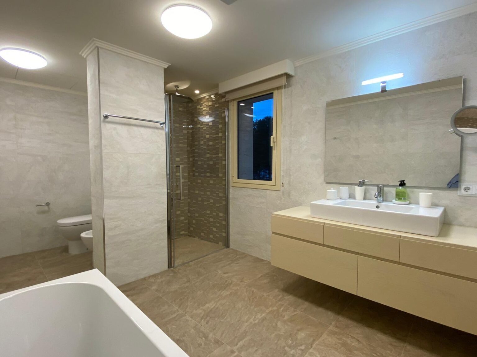 a2f1b70e-1680-4829-b42e-306c24394b1e