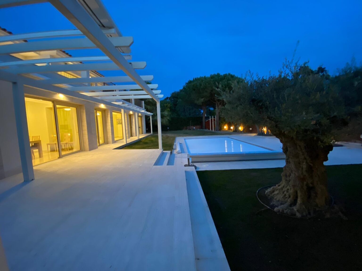 db02e639-9d75-45ab-ae81-7018e0fbe5c5